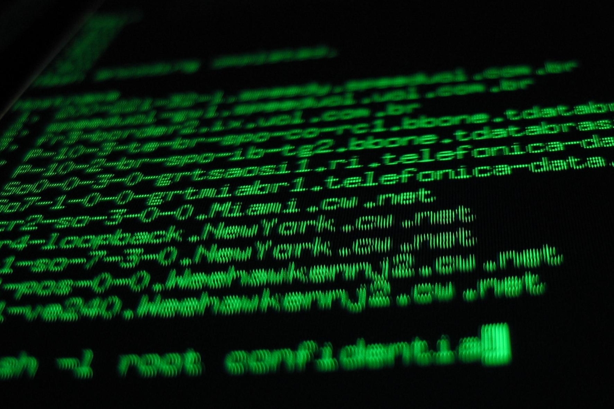 Green console text (IP Addresses) on a black screen.